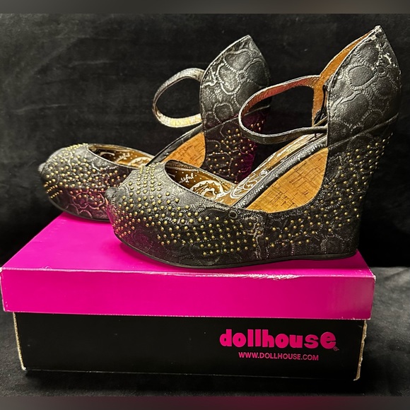 Dollhouse Shoes - Vintage Dollhouse Kendra wedge sz 8